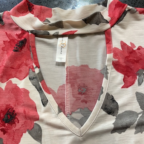 3x keyhole blouse #2018 - Picture 2 of 3